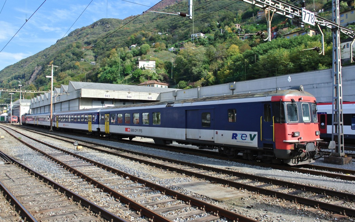  REV  BDt 50 85 82-33 931-5 abgestellt an einem EWI KlB Pendel in Bellinzona, 26.10.2013.