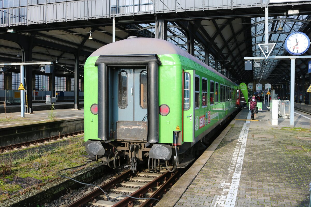 REWE Supermarktzug in Wiesbaden Hbf am 11.12.21