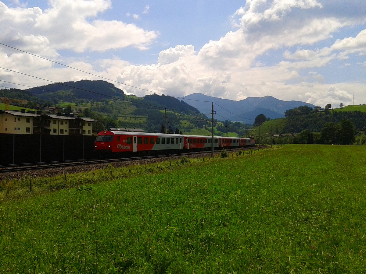 REX 1507 (Innsbruck Hbf - Salzburg Hbf) am 28.6.2015 kurz vor der Haltestelle Pfarrwerfen.
