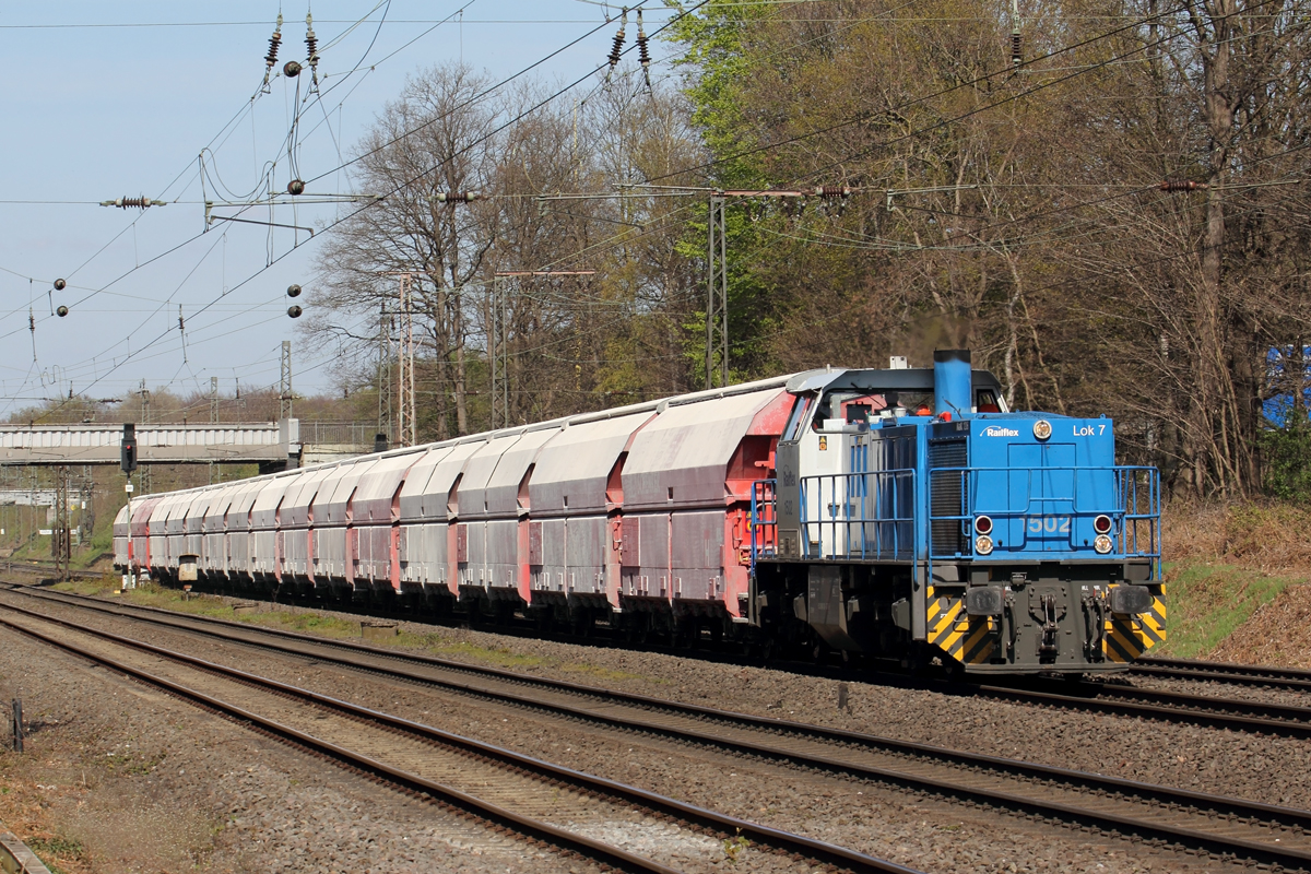 RF 1502  Lok 7  (001 502-4) in Duisburg Abzweig Lohtarstraße 23.4.2021