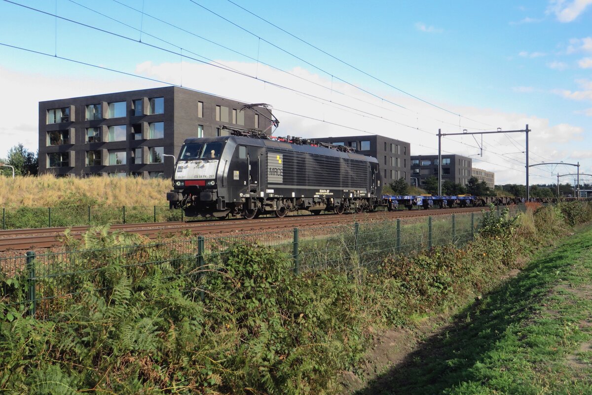 RFO 189 287 durchfahrt am 15 Oktober 2021 mit ein Leercontainerzug Tilburg-Reeshof.