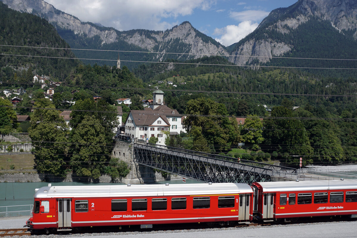 Rhätische Bahn.
4-teiliger Be 4/4 Vorortspendel abgestellt in Reichenau-Tamins am 26. August 2021.
Foto: Walter Ruetsch