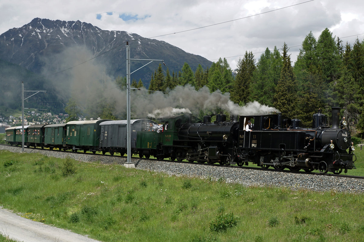 Rhätische Bahn
Bahnvestival Samedan und Pontresina vom 9./10. Juni 2018.
Dampfzug mit Doppeltraktion G 3/4 11, Heidi mit Baujahr 1902 und der G 4/5 108 mit Baujahr 1904 auf der Fahrt nach Pontresina am 9. Juni 2018.
Foto: Walter Ruetsch
