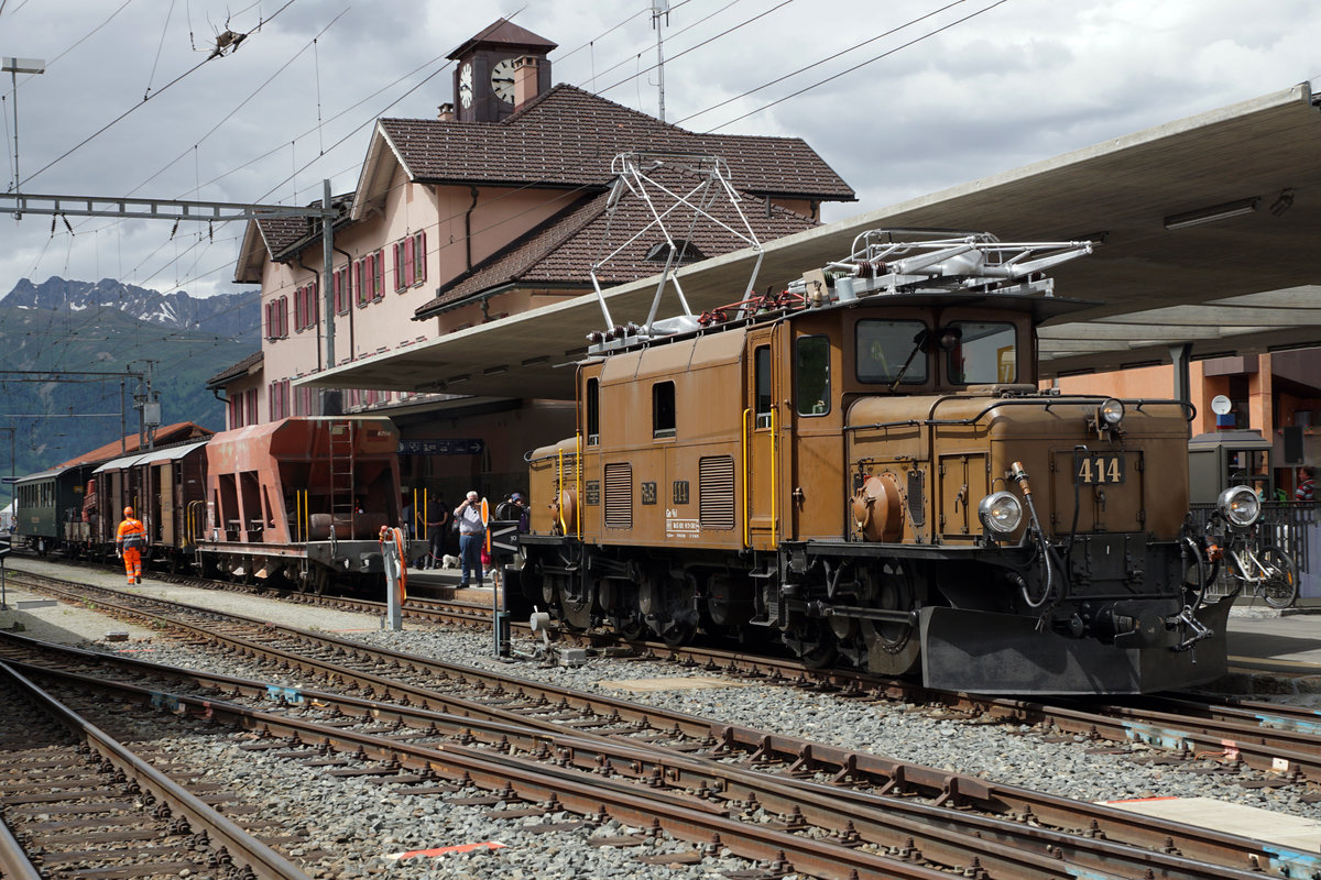 Rhätische Bahn
Bahnvestival Samedan und Pontresina vom 9./10. Juni 2018.
Ge 6/6 414 auf Rangierfahrt vor passender Bahnhofskulisse in Pontresina am 9. Juni 2018.
Foto: Walter Ruetsch