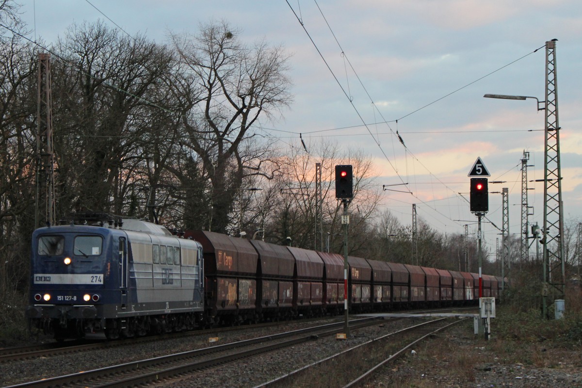 RHB 274 (151 127) am 4.3.14 mit einem leeren Falns Zug nach Oberhausen-West in Ratingen-Lintorf.