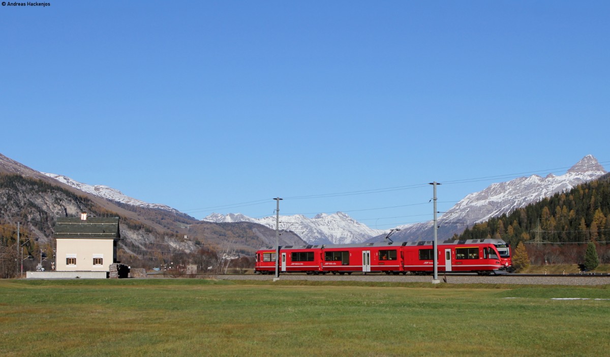 Rhb 3506 als RE 1343 (Landquart-St. Moritz)? bei Bever 29.10.14