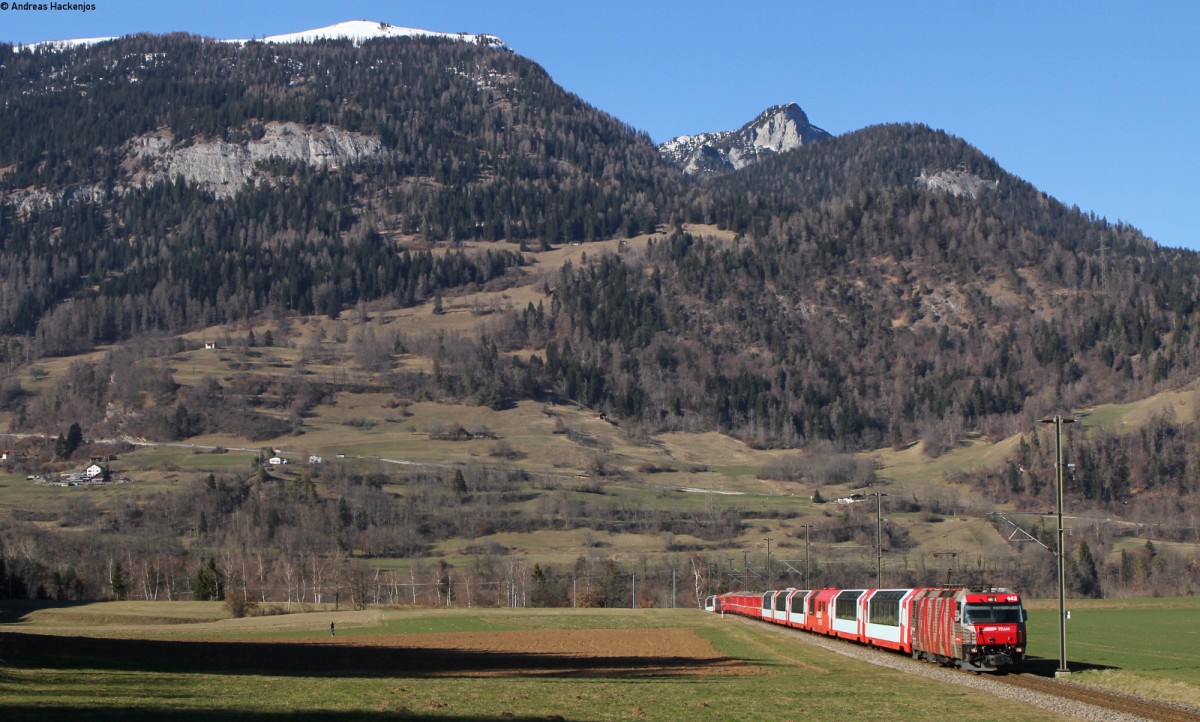 Rhb 642  Rhb Team  mit dem RE 1149 (Chur-St. Moritz) bei Bonaduz 9.3.14