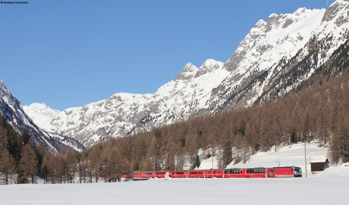 Rhb 651  Glacier on tour  mit dem RE 1121 (Chur-St. Moritz) bei Bever 8.3.14