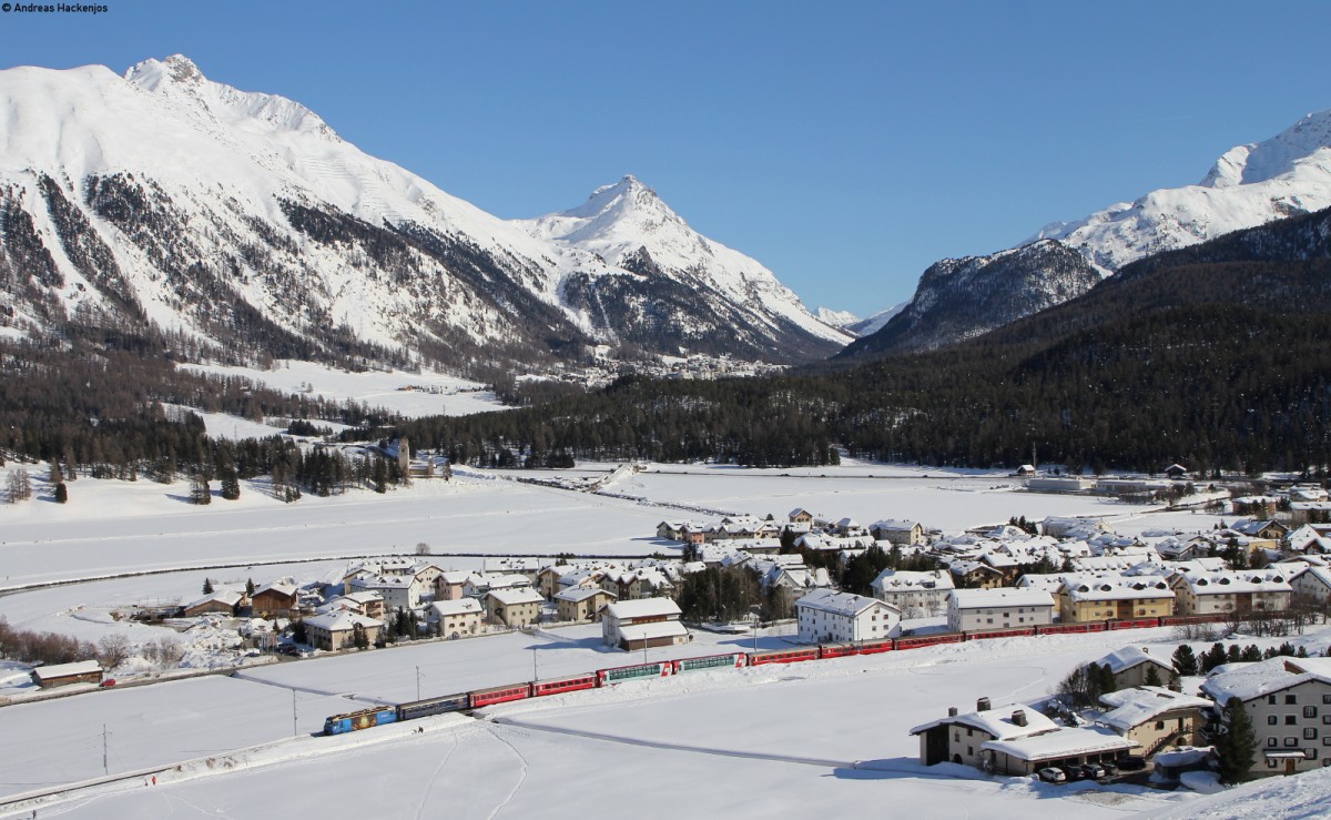 Rhb 652  Hockey Club Davos  mit dem RE 1152 (St.Moritz-Chur) bei Celerina 8.3.14