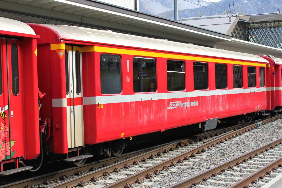 RhB 2.Kl.Personenwagen B 2422, am 01.06.1993 in Disentis, Übernahme 29.