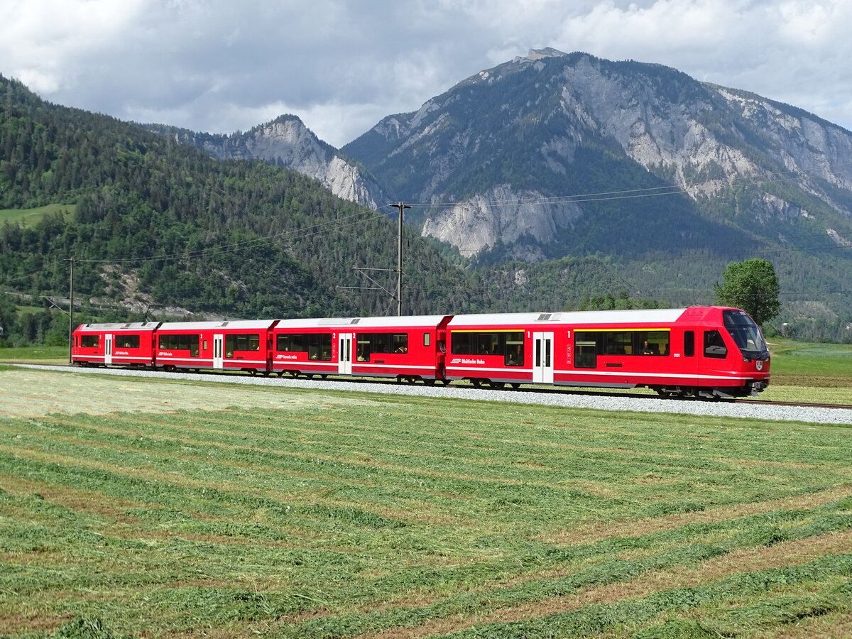 RhB ABe 4/16 3121 zwischen Reichenau-Tamins und Bonaduz -17/05/2022
