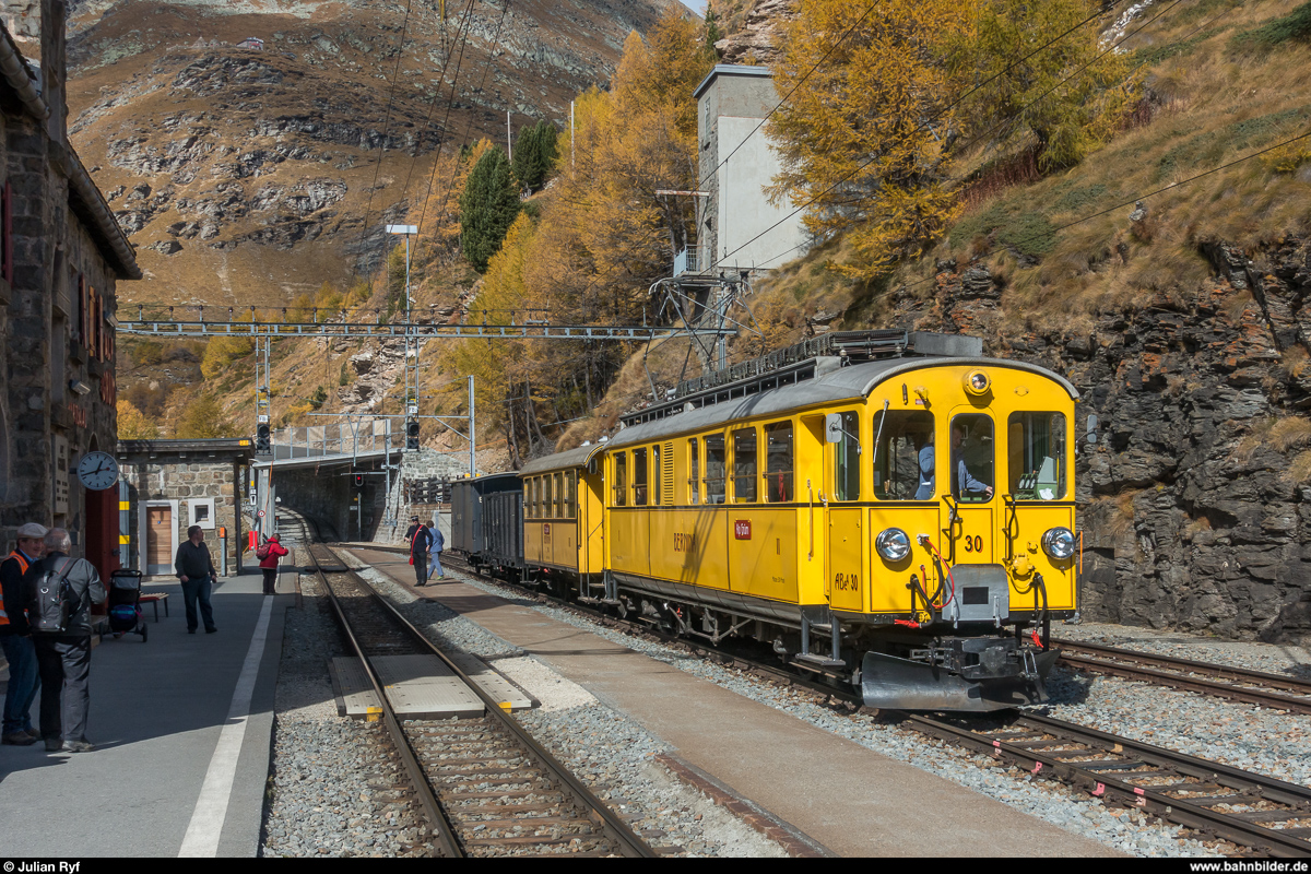 RhB ABe 4/4 I 30 mit Fotoextrazug für die FairFotografen am 21. Oktober 2018 nach dem Eintreffen in Alp Grüm.