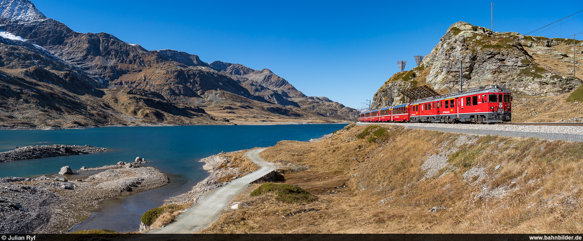 RhB ABe 4/4 III 51 & 53 / Bernina Express St. Moritz - Tirano / Ospizio Bernina, 24. Oktober 2021