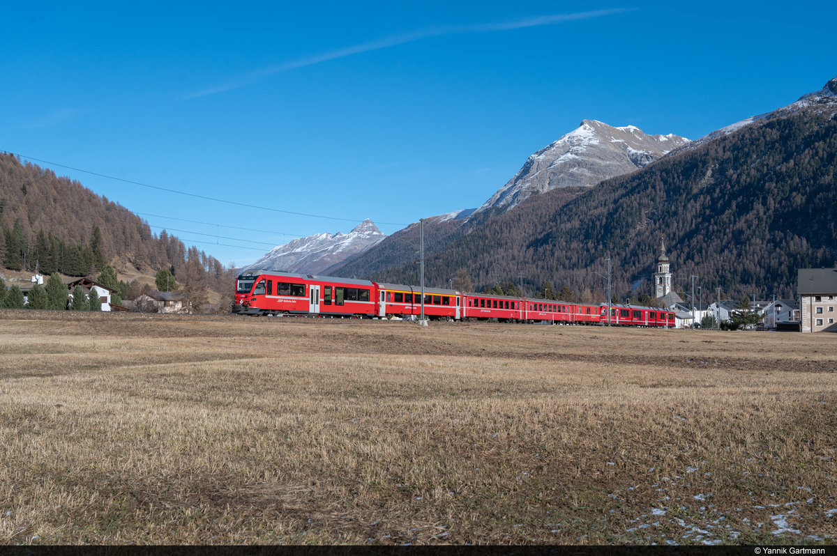 RhB ABe 8/12 3501  Willem Jan Holsboer  ist am 21.11.2020 als IR IR 1148 von St. Moritz nach Chur unterwegs und wurde hier kurz nach Bever fotografiert.