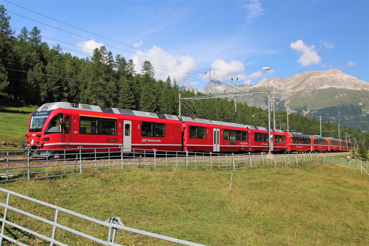 RhB ABe 8/12 Allegra 3504 mit Berninaexpress D 951 am 31.08.2019 kurz vor Pontresina.