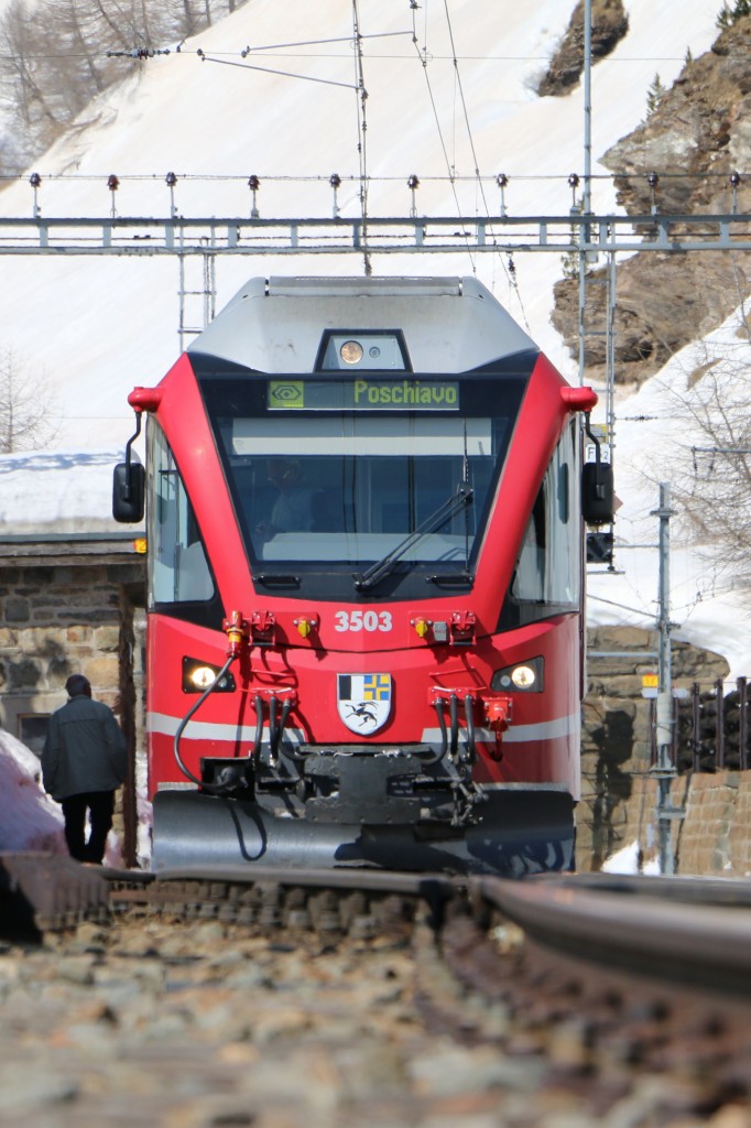 RhB Allegra ABe 8/12 3503  Carlo Janka  wartet in Alp Grüm auf die Abfahrtszeit. 20.03.2014