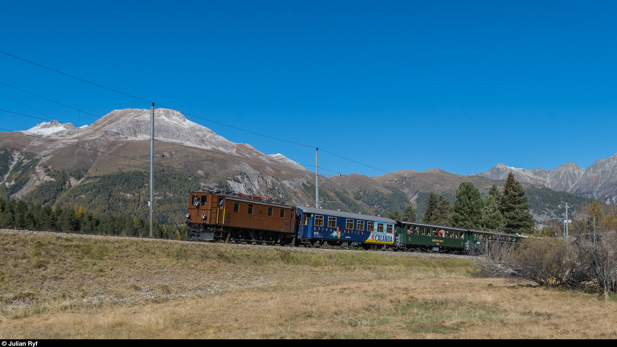 RhB Bahnoldtimer im Stundentakt, 16. Oktober 2016: Ge 4/6 353 zwischen Punt Muragl und Pontresina.