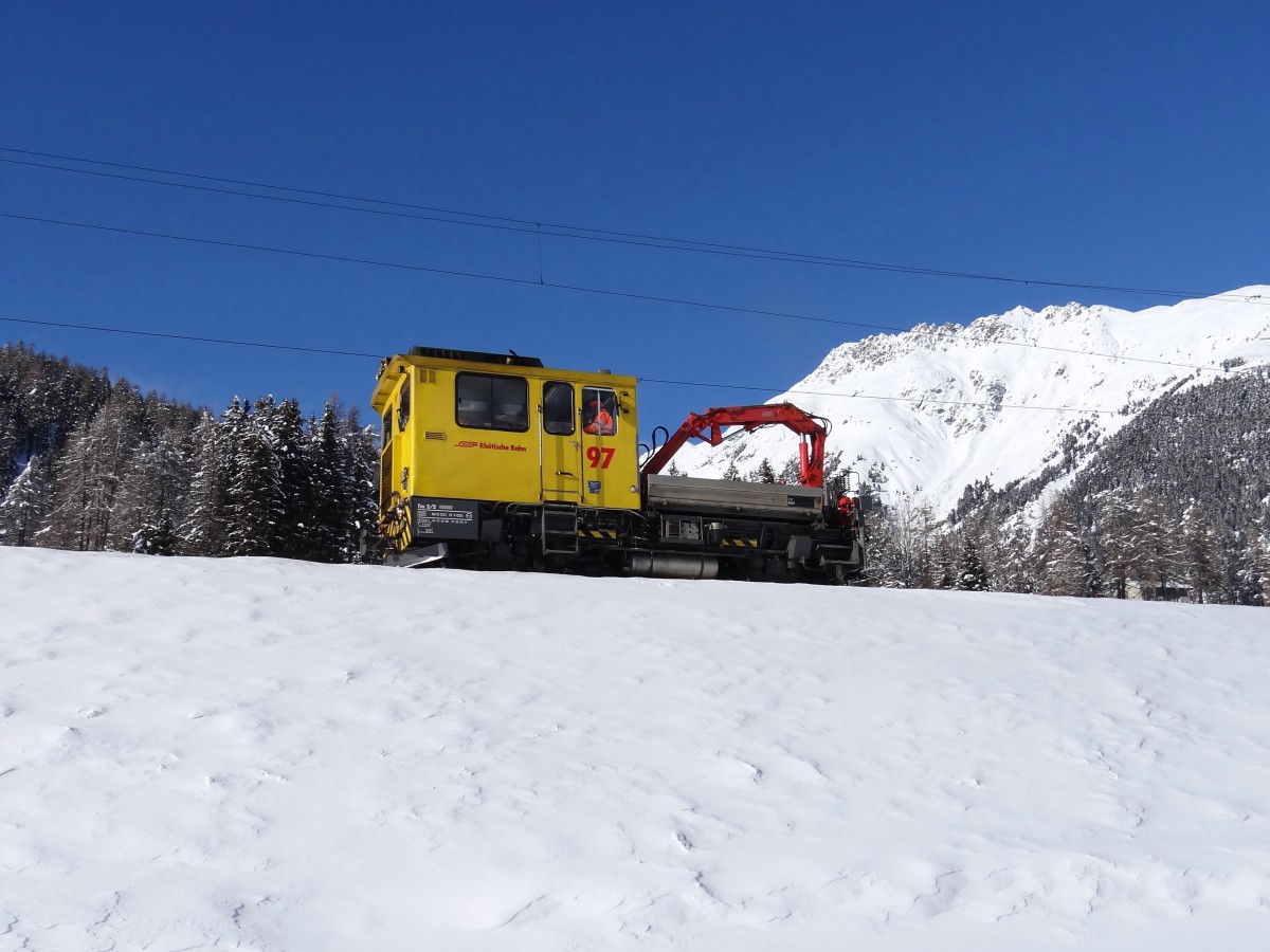 RhB-Bautraktor Tm 2/2 97 zwischen Bever und Samedan, 28-01-2015