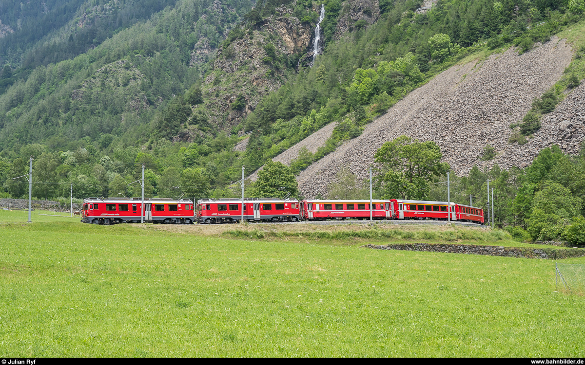 RhB Berninabahn ABe 4/4 III 53 und 52 am 15. Juni 2019 mit einem Regio oberhalb Brusio.