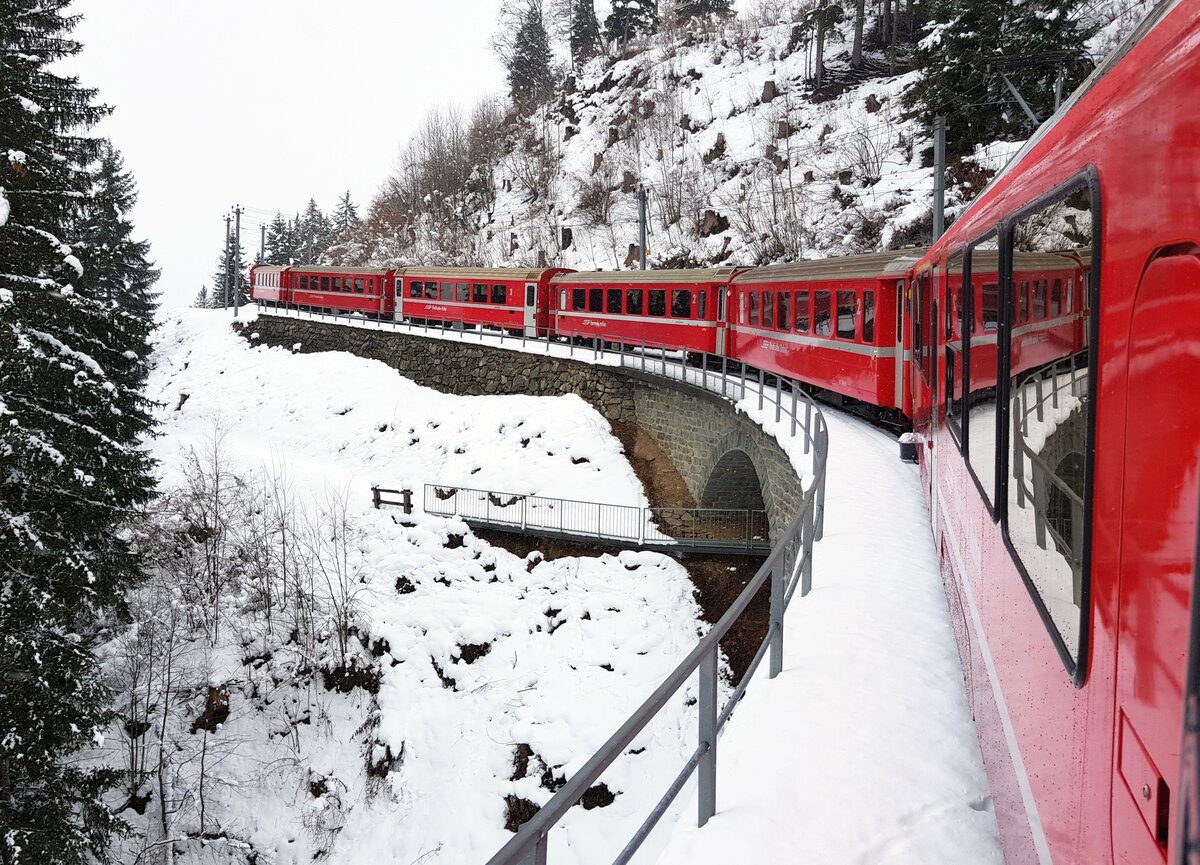 RhB Berninabahn__Aufwärts Richtung Bernina-Paß.__26-02-2024