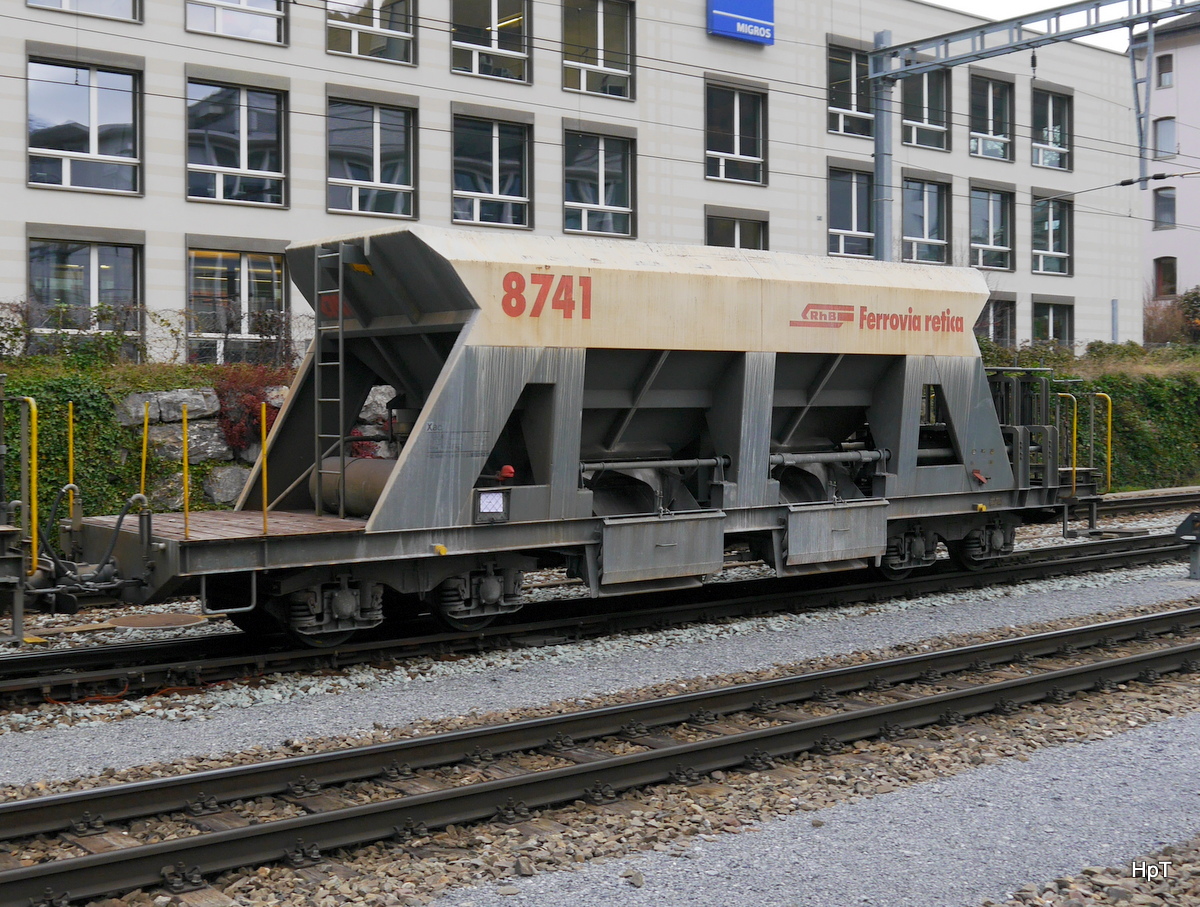 RhB - Dienstwagen Xac 8741 im Bahnhof Chur am 25.11.2016