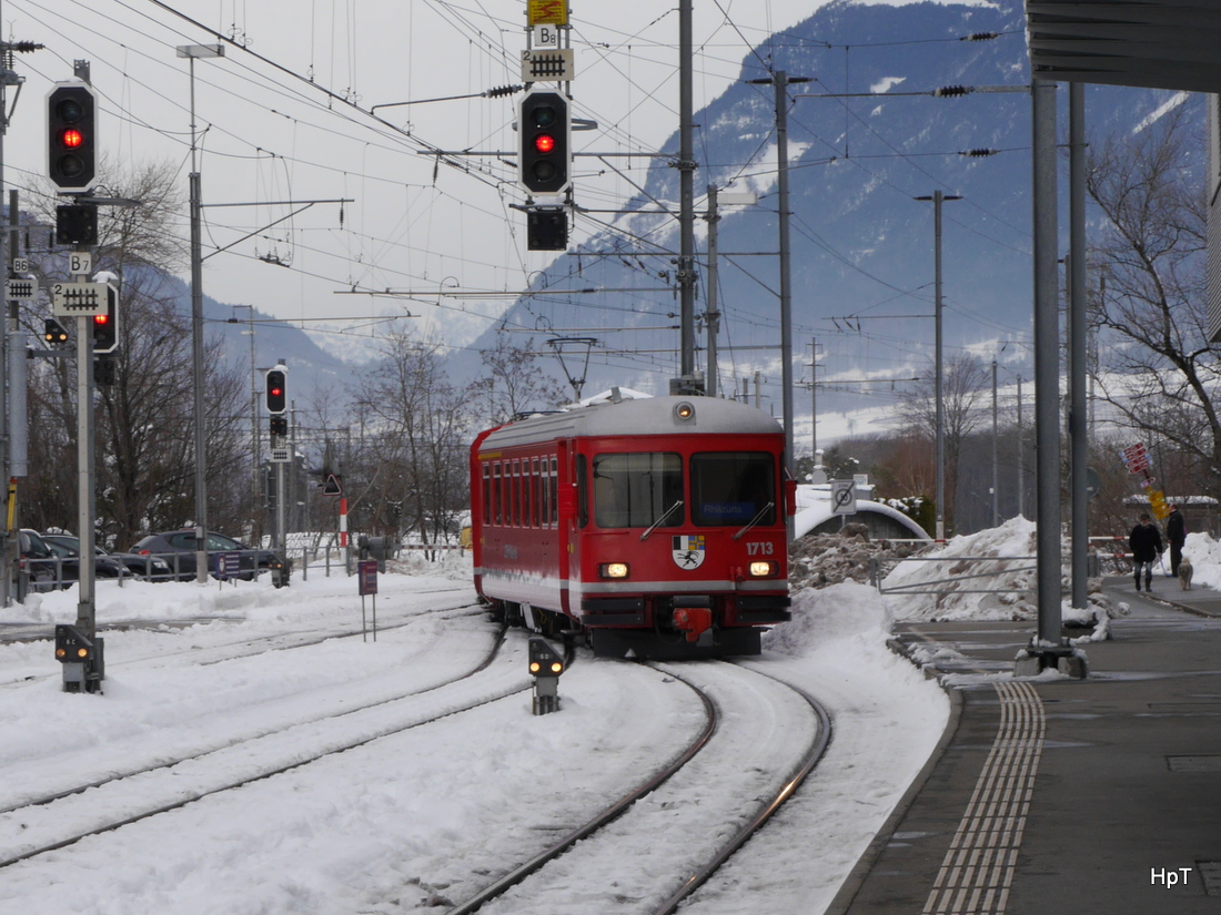 RhB - Einfahrender Regio im Bahnhof Landquart am 02.01.2015