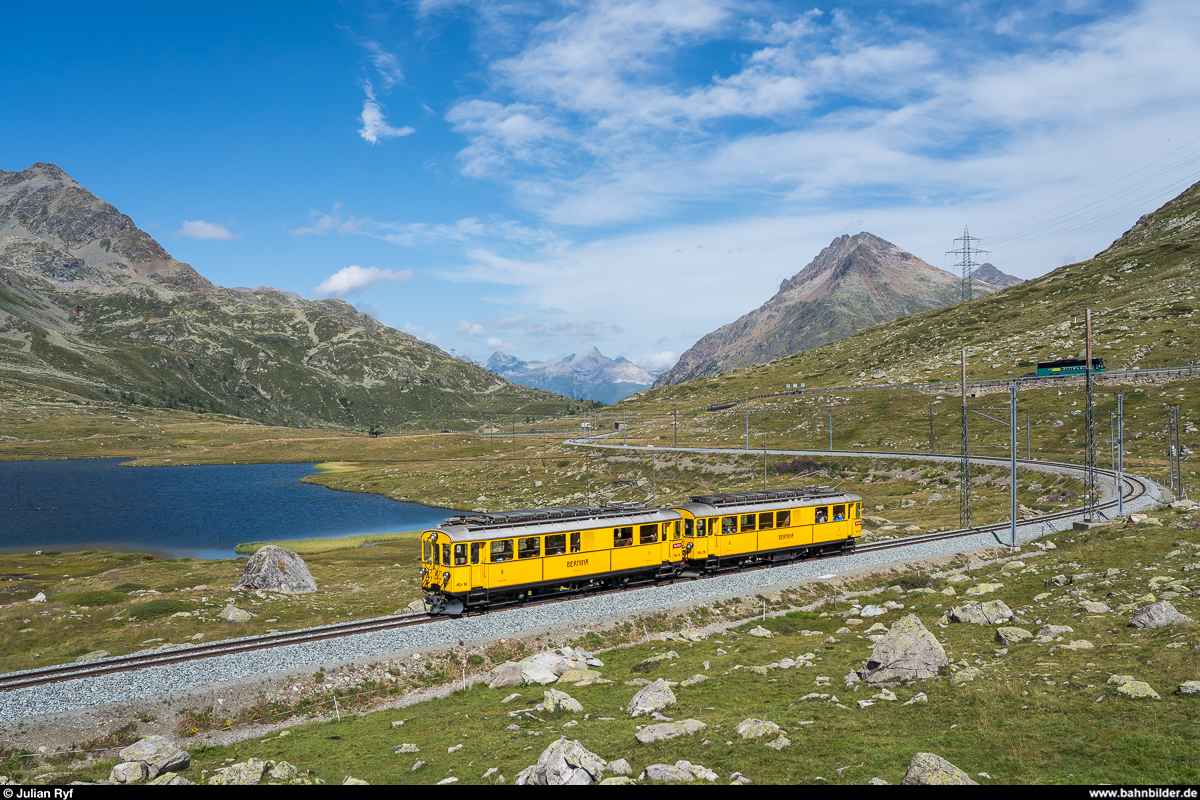 RhB Erlebniszug Alp Grüm mit den beiden Triebwagen ABe 4/4 I 34 und 30 am 13. August 2020 am Lej Nair.
