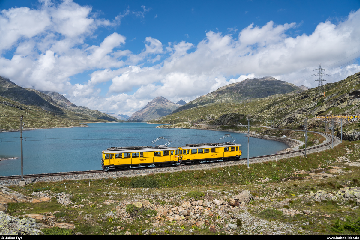 RhB Erlebniszug Alp Grüm mit den beiden Triebwagen ABe 4/4 I 34 und 30 am 13. August 2020 am Lago Bianco.