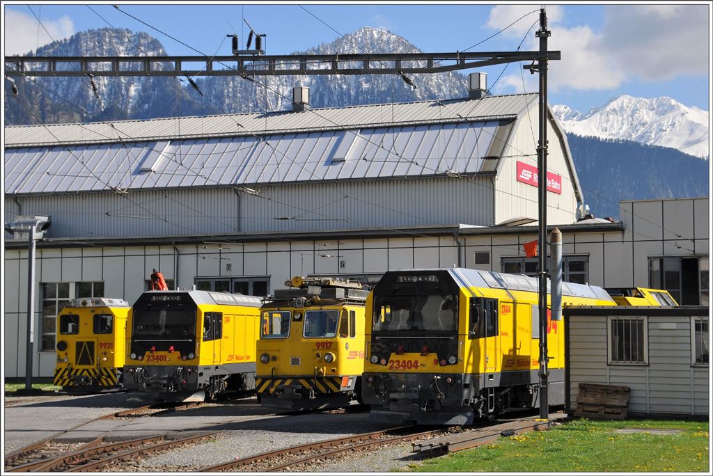 RhB ganz in gelb vor der Hauptwerkstätte in Landquart. (19.04.2016)
