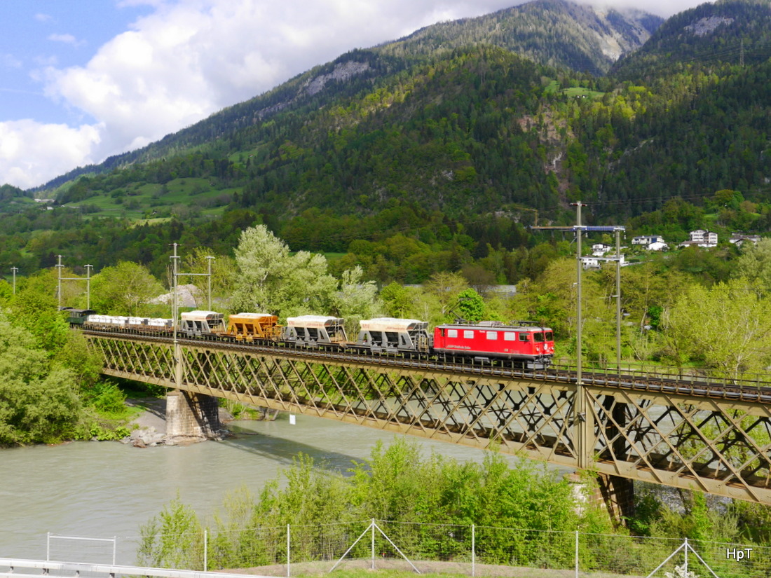 RhB - Ge 4/4  610 vor Güterzug unterwegs bei Reichenau-Tamins am 07.05.2015