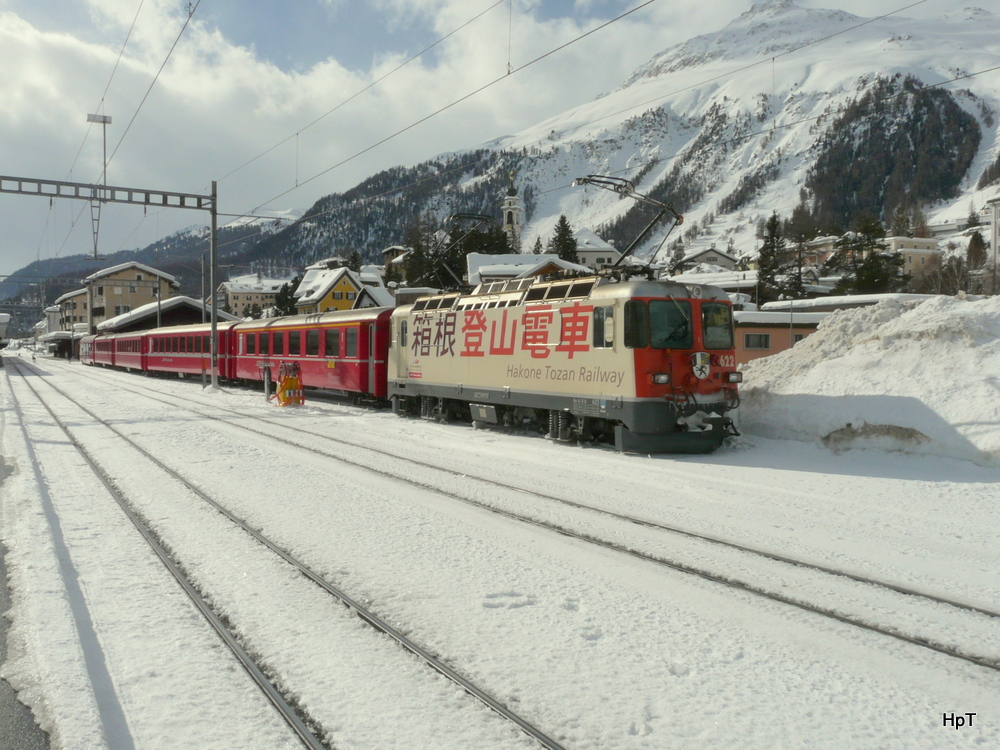 RhB - Ge 4/4 622 mit Personenwagen im Bahnhofsareal von Samedan am 15.02.2014