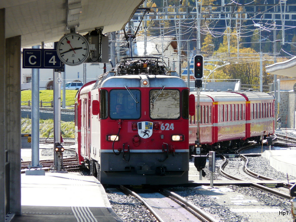 RhB - Ge 4/4  624 vor Schnellzug in Samedan am 18.10.2013