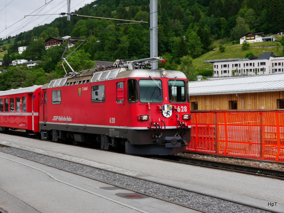 RhB - Ge 4/4  628 mit RE nach Chur bei der einfahrt im Bahnhof Ilanz am 06.06.2017