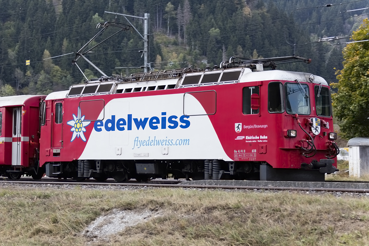 RhB, Ge 4/4 II, 618, 08.10.2016 Rueun



