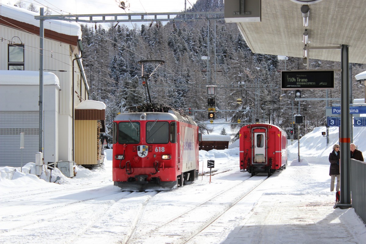 RhB Ge 4/4 II 618  Bergün/Bravuogn  mit Edelweiss-Werbung hat soeben den BEX von Samedan nach Pontresina gezogen. 10.02.2014