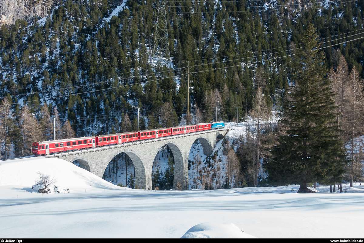RhB Ge 4/4 II 619  Südostschweiz  mit führendem BDt 1723 als Schlittelzug Preda - Bergün am 1. Februar 2020 auf dem Albulaviadukt II.