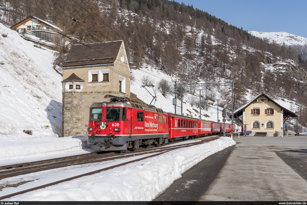 RhB Ge 4/4 II 630 mit RE Landquart - St. Moritz am 24. Februar 2021 in Susch.