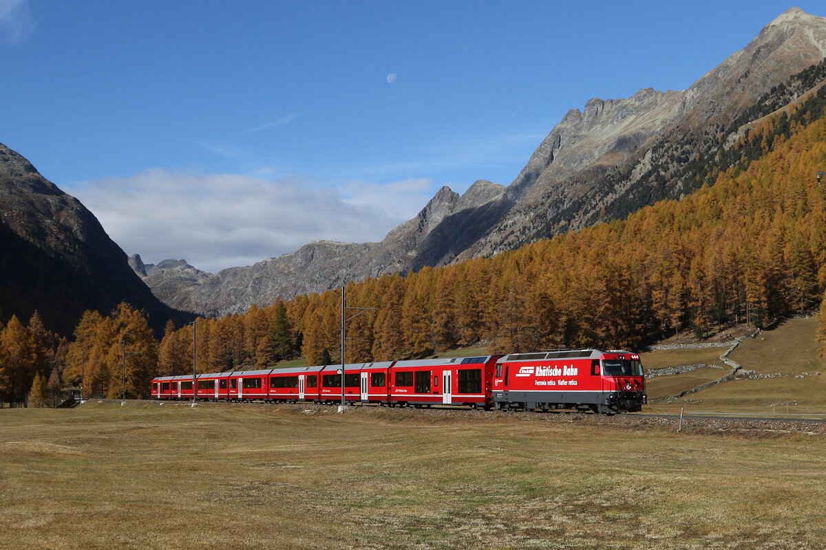 RhB Ge 4/4 III 644 am 26. Oktober 2021 kurz vor Bever.