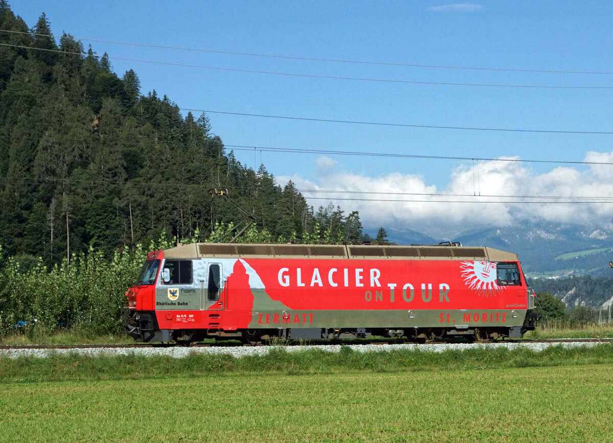 RhB Ge 4/4 III 651  Fideris  als Lokzug unterwegs bei Rhäzüns am 26. August 2021.
Foto: Walter Ruetsch