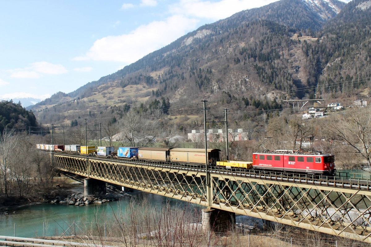 RhB Ge 6/6 II 706 kurz vor Reichenau-Tamins (12.03.15)