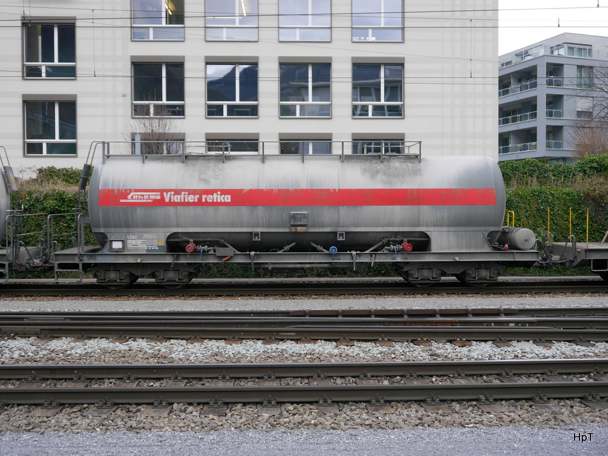 RhB - Güterwagen Uac 7999 im Bahnhof Chur am 25.11.2016