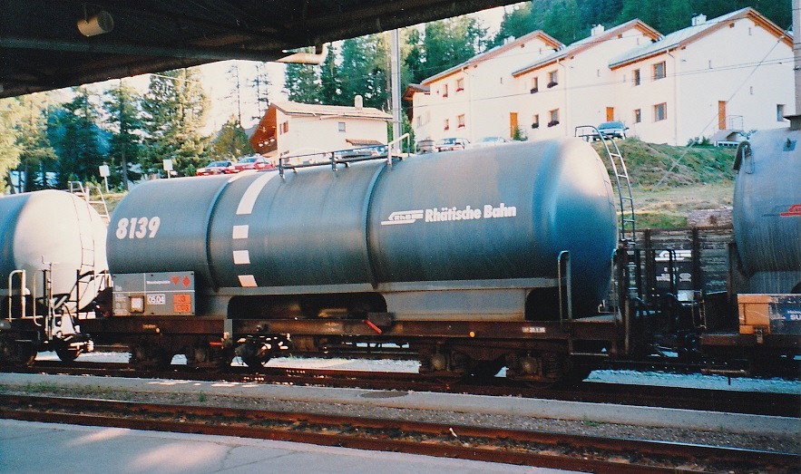 RhB - Kesselwagen Uah 8139 (heute Za) in Pontresina, August 2000