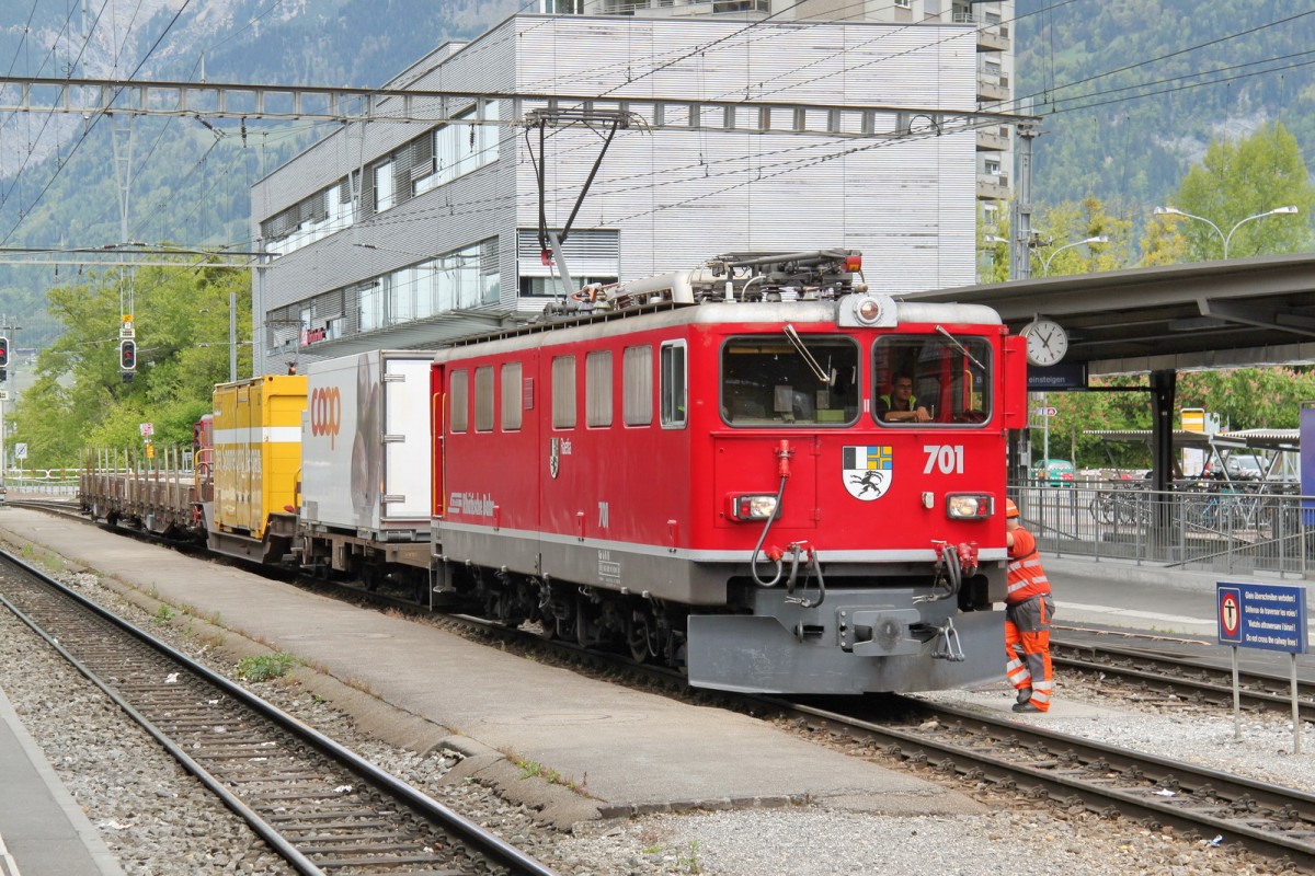 RhB Lok Ge6/6 II Nr.701 mit einem kurzen Güterzug am 06.05.14 in Landquart