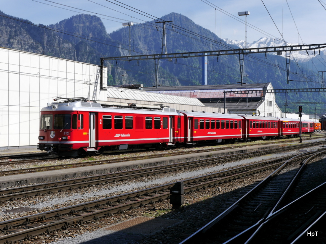 RhB - Pendelzug mit Be 4/4 512 an der Spitze in Landquart am 07.05.2015