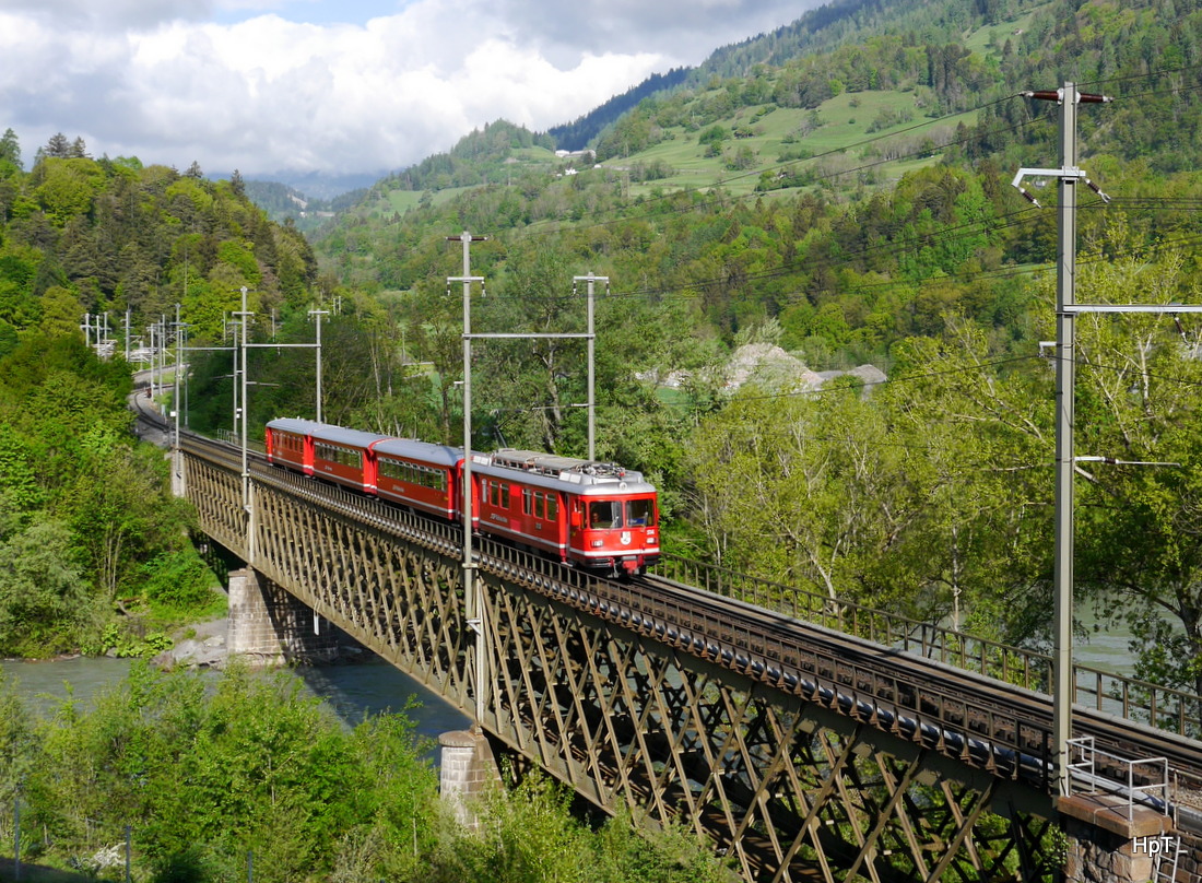 RhB - Pendelzug mit dem Be 4/4 514 an der Spitze der Regio unterwegs bei Reichena-Tamins am 07.05.2015