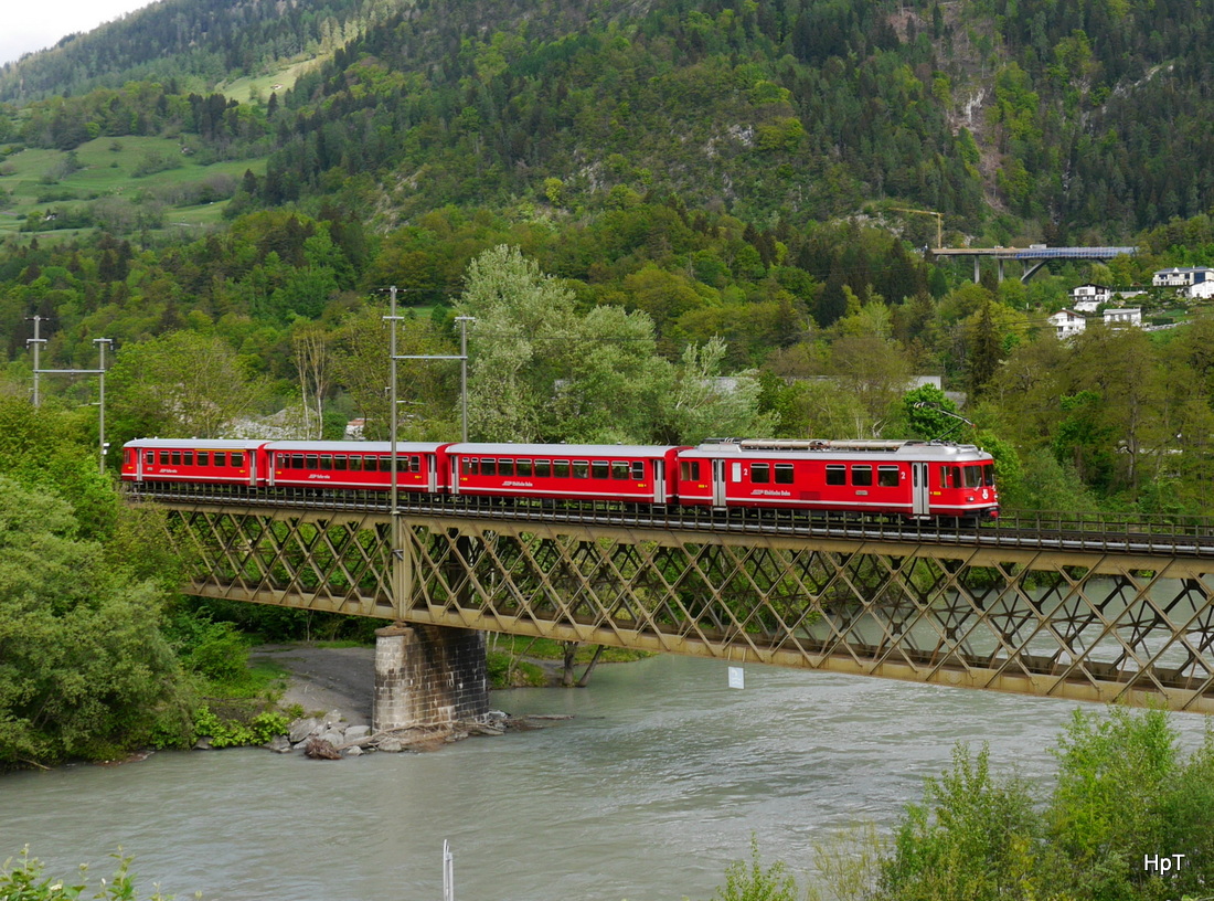 RhB - Pendelzug mit dem Be 4/4 514 am Schluss als Regio unterwegs bei Reichena-Tamins am 07.05.2015