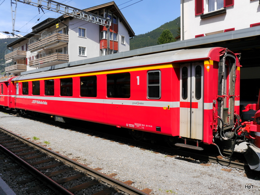 RhB - Personenwagen 1 Kl. A 1232 in Klosters am 07.05.2015