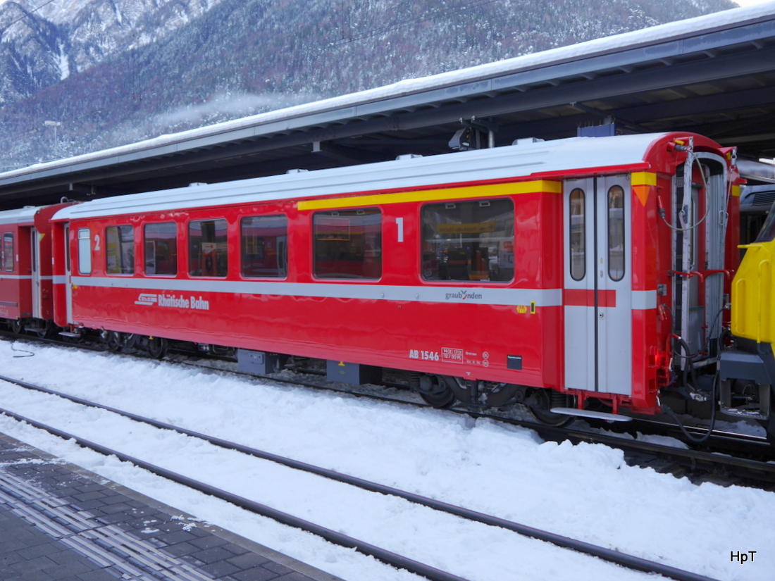 RhB - Personenwagen 1+2 Kl. AB  1546 im Bahnhof Chur am 02.01.2015