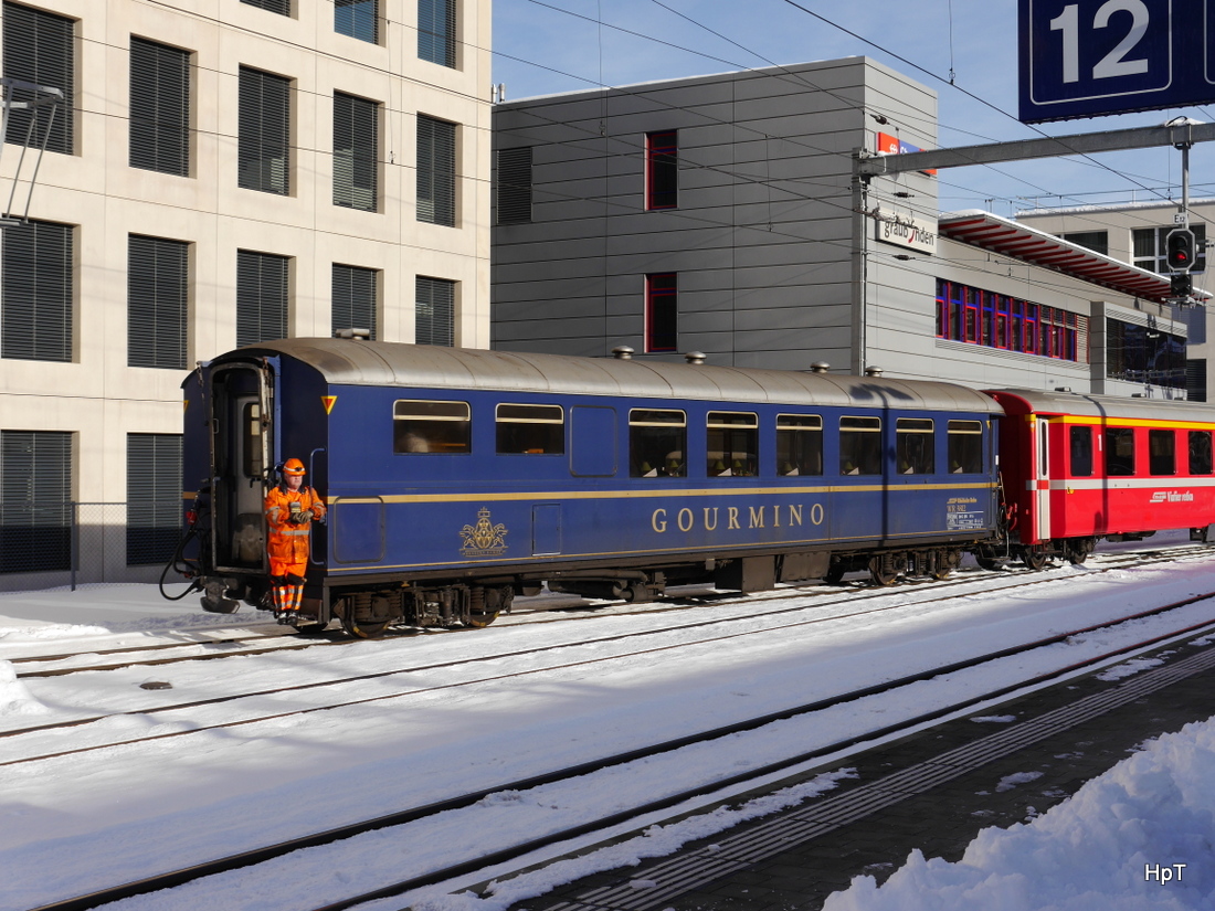 RhB - Speisewagen WR 3812 bei Rangierfahrt im Bahnhof Chur am 02.01.2015