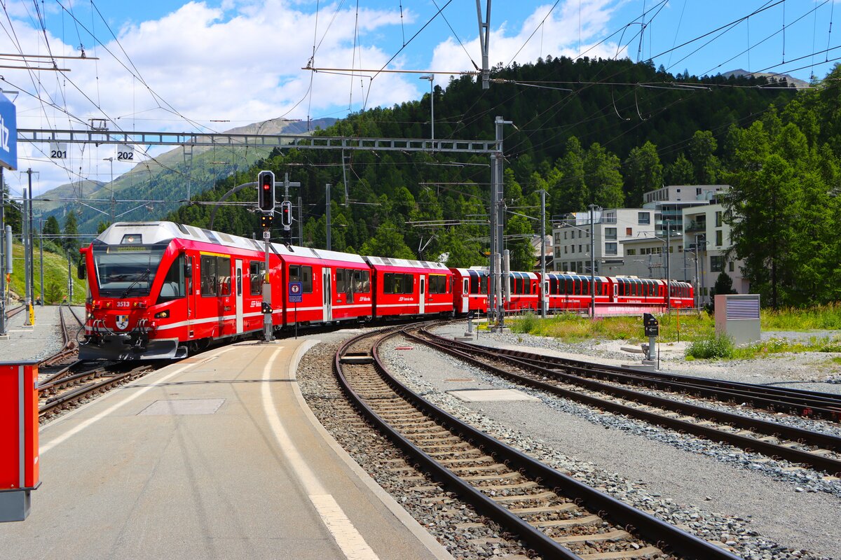 RhB Stadler ABe 4/16 Allegra Wagen 3502 erreicht am 05.07.26 in St. Moritz als Bernina Express